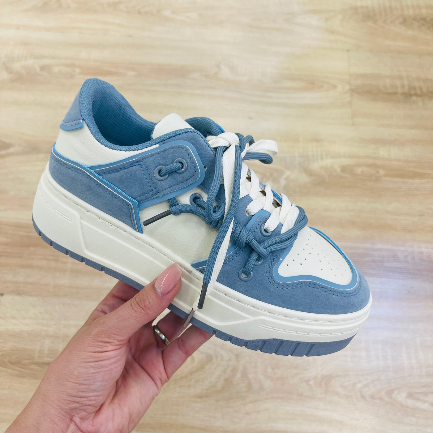 Isabeau Blue Sneaker