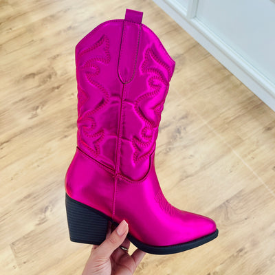 Low Must Fuchsia Boots